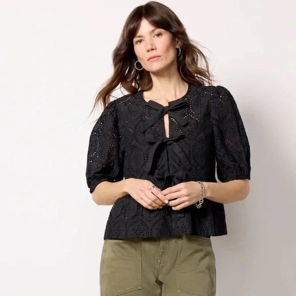 Evereve Elsie Eyelet Tie Front Blouse black sz XS - Picture 1 of 9